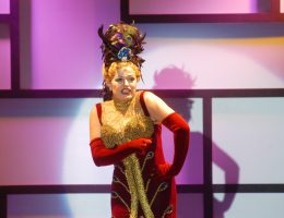 Neusa Romano como Ethel Merman no Musical Cole Porter